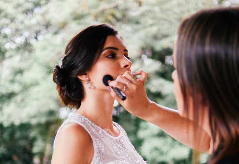 5 Tahapan Makeup Pengantin Simple yang Bisa Menjadi Acuan 5 Tahapan Makeup Pengantin Simple yang Bisa Menjadi Acuan