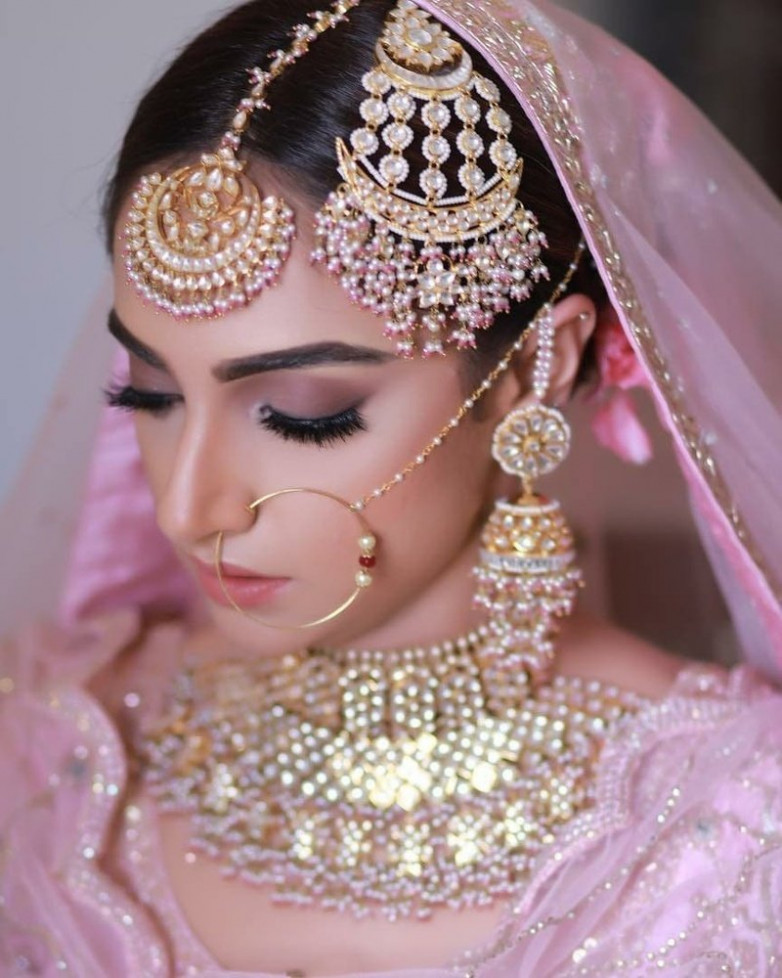 8 Inspirasi Makeup Pengantin India Terbaik dan Memukau 8 Inspirasi Makeup Pengantin India Terbaik dan Memukau