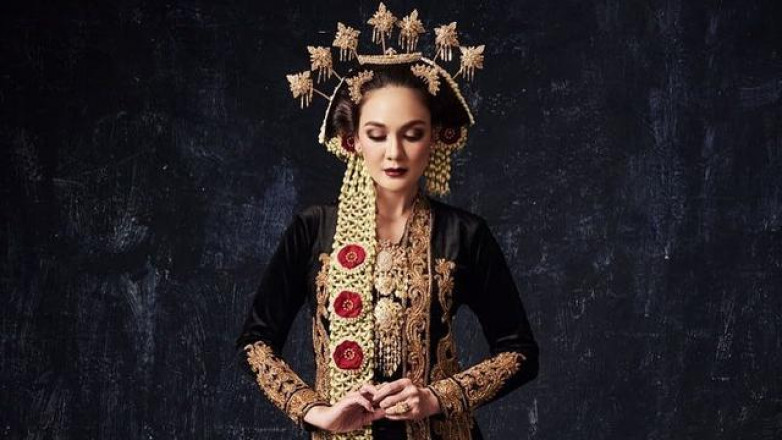 Karakteristik Gaun Pengantin Adat Jawa Modern Karakteristik Gaun Pengantin Adat Jawa Modern