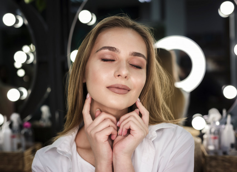 Tips Makeup Pengantin Wanita untuk Tampil Sempurna di Pernikahan Tips Makeup Pengantin Wanita untuk Tampil Sempurna di Pernikahan