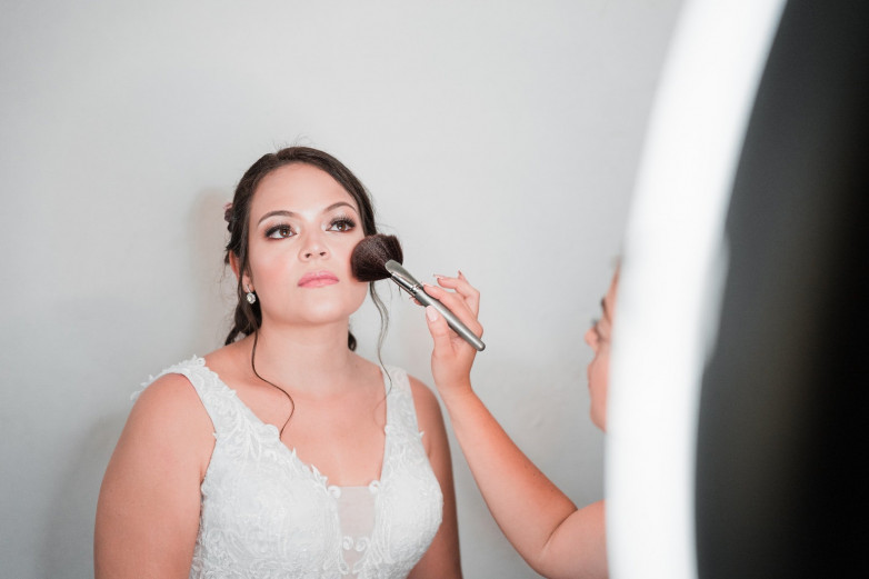 6 Tahapan Makeup Pengantin Mudah Beserta Tips Terbaiknya 6 Tahapan Makeup Pengantin Mudah Beserta Tips Terbaiknya