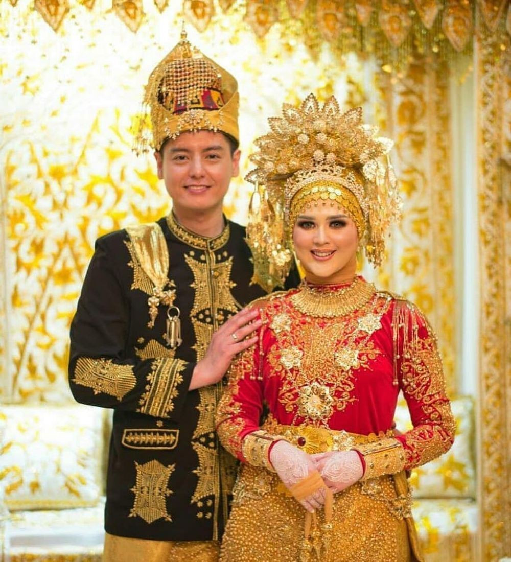 11 Ragam Busana Pria Pernikahan Tradisional Para Aktor Indonesia