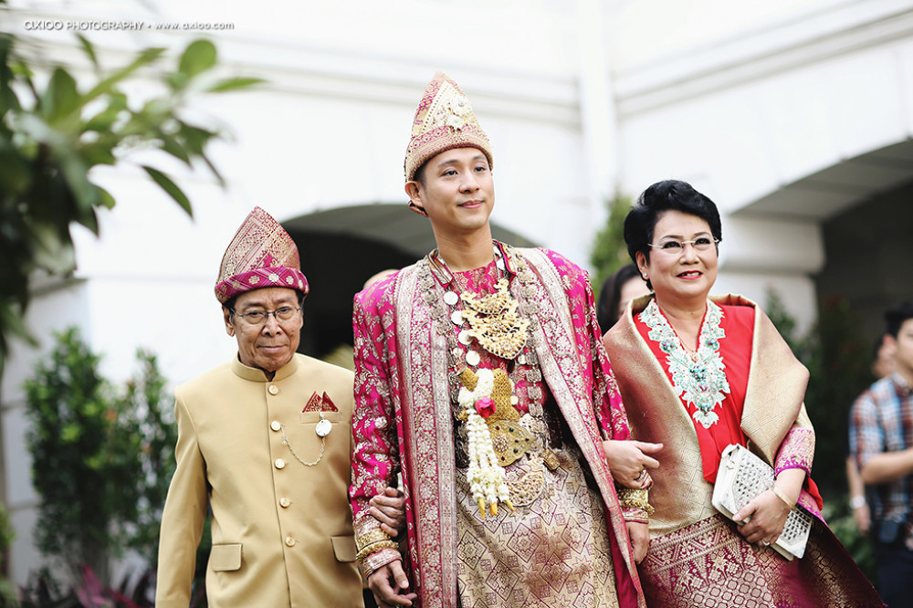 11 Ragam Busana Pria Pernikahan Tradisional Para Aktor 