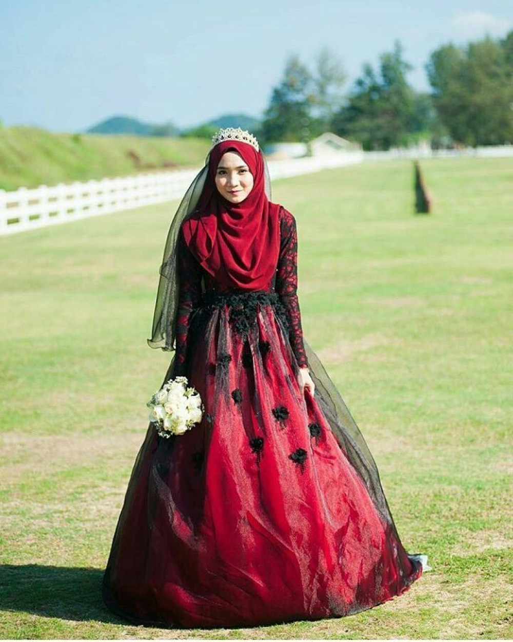 Gaun Pengantin Hijab Warna Merah : Pengantin jawa muslimah jilbab ...