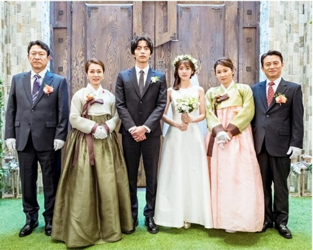 9 Gaun Pengantin Simple Elegan ini Bisa Jadi Inspirasi 9 Gaun Pengantin Simple Elegan ini Bisa Jadi Inspirasi