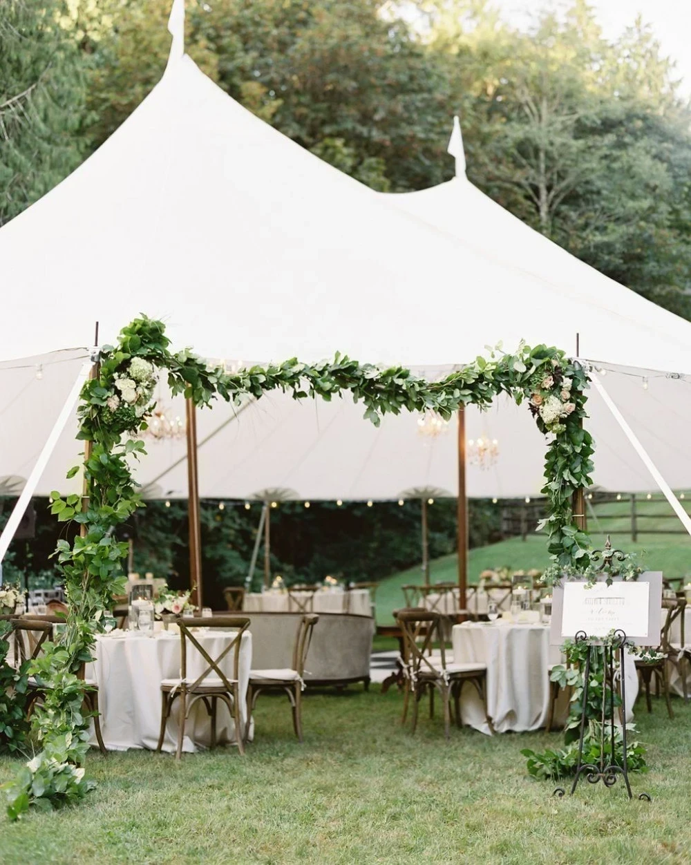 7 Contoh Tenda Dekorasi Pernikahan Paling Menarik dan Elegan - Wedding  Market